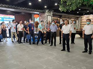 省人大代表蒞臨雙龍戲珠酒業(yè)開展專題調研